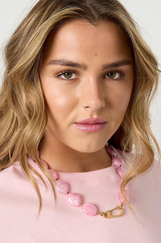 Bead necklace with front closure design