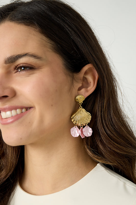 Earrings with shells and mother of pearl