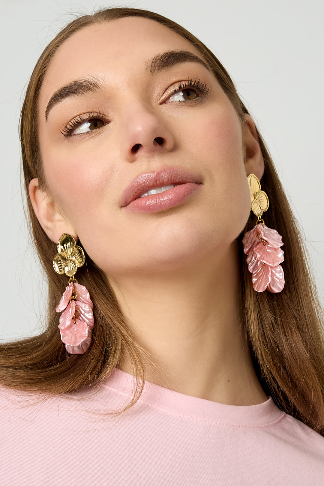 Flower earrings with mother of pearl