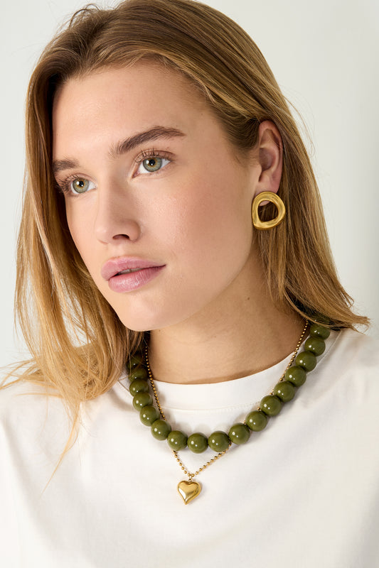 Necklace with large beads