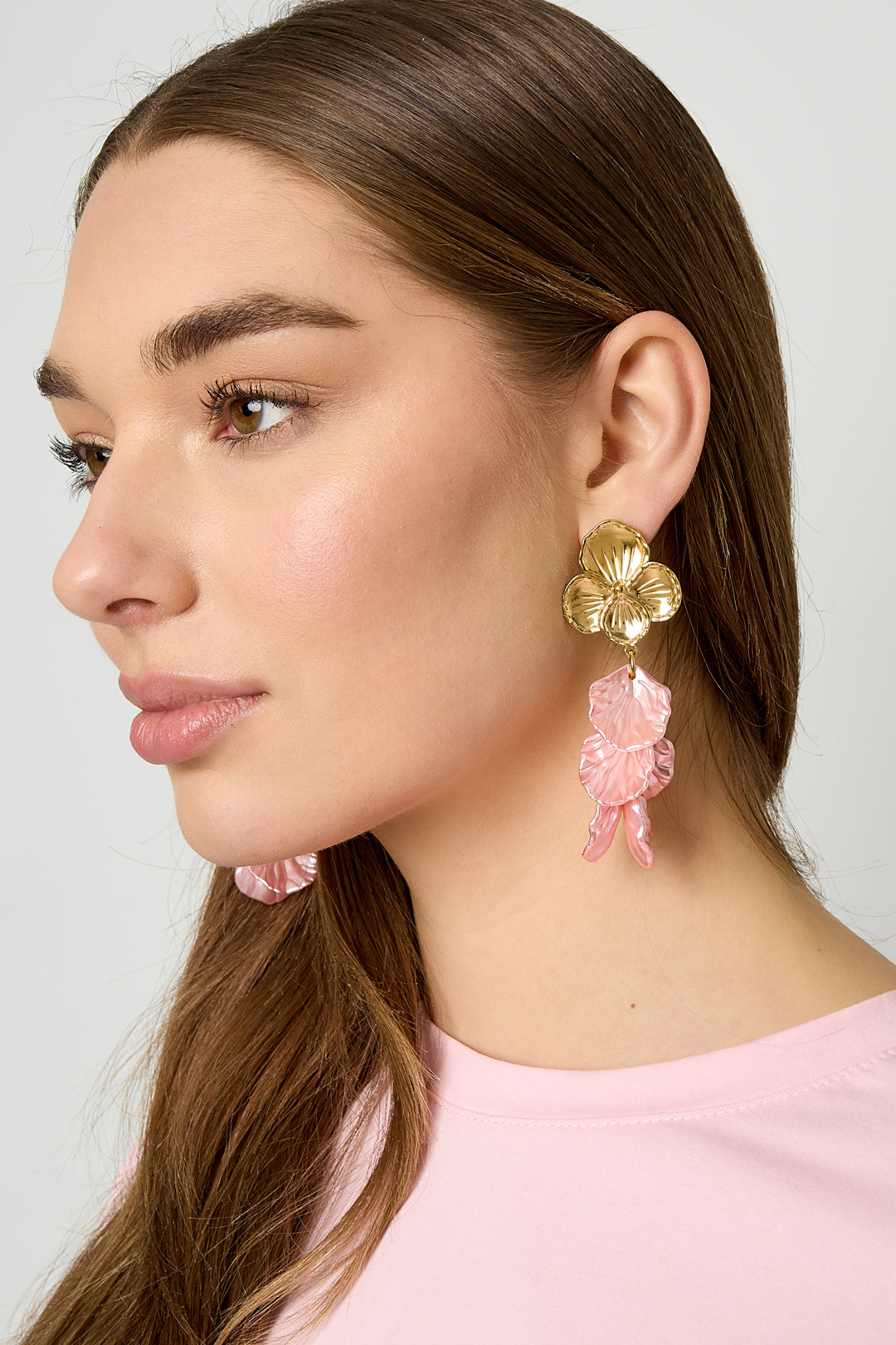 Flower earrings with mother of pearl
